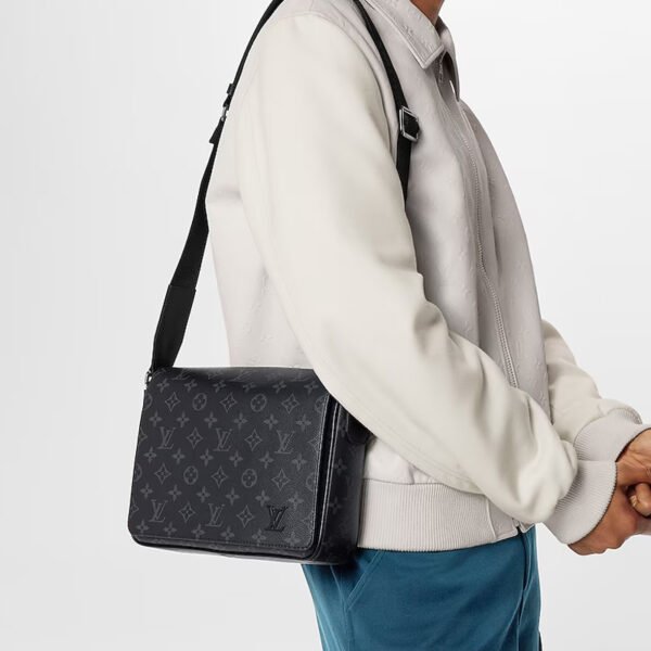 LV-001-02-District PM-Black26X20X7cm Louis Vuitton bags LV District PM